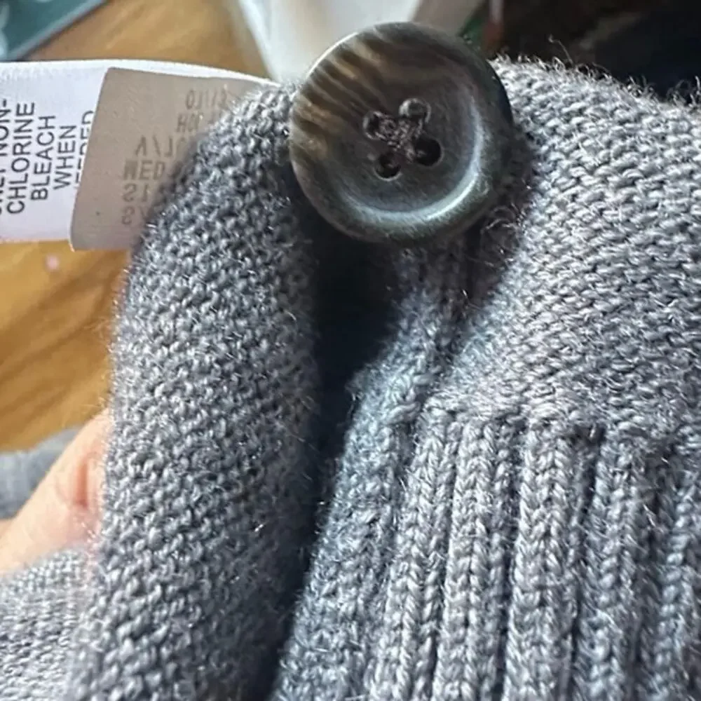 Banana Republic Gray Wool V-Neck Sweater Vest – Men’s Size L